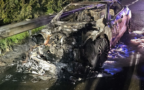 POL-CUX: PKW Brand auf der BAB27 zwischen Schwanewede und Ihlpohl (Lichtbild in der Anlage) - Foto: presseportal.de