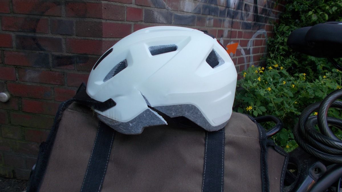 POL-NE: Das Tragen eines Helms kann Leben retten - Foto: presseportal.de