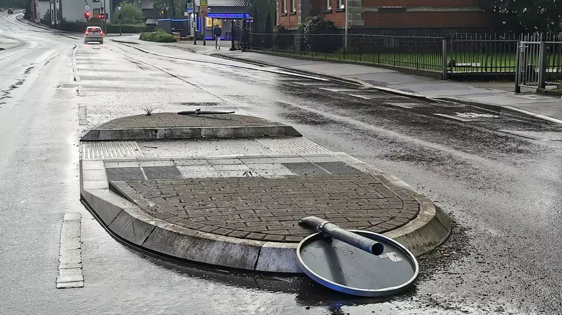 POL-GM: Verkehrsschild umgefahren - Bild: presseportal.de