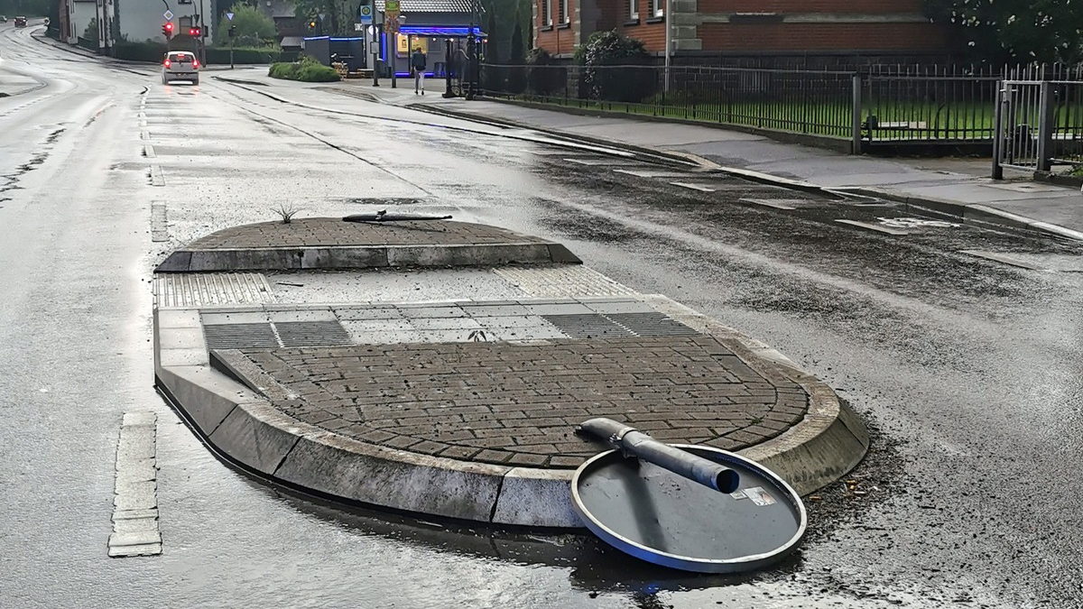 POL-GM: Verkehrsschild umgefahren - Foto: presseportal.de