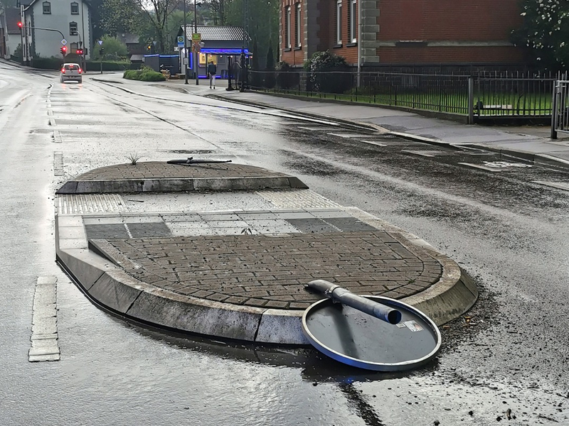 POL-GM: Verkehrsschild umgefahren - Foto: presseportal.de