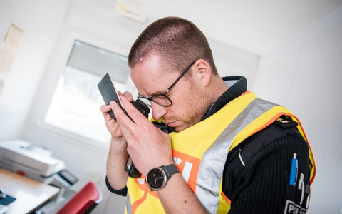 Bundespolizeidirektion München: Fremdes Zugticket und bearbeiteter Aufenthaltstitel/ Bundespolizei zeigt Jugendliche an - Foto: presseportal.de
