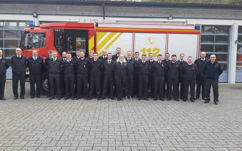 FW Drolshagen: Lehrgang Maschinist für Löschfahrzeuge der Feuerwehren im Kreis Olpe erfolgreich abgeschlossen - Foto: presseportal.de