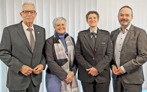 POL-ME: Empfang beim Bürgermeister: Patricia Aillaud wird neue Wachleiterin in Hilden - Hilden - 2405015 - Foto: presseportal.de