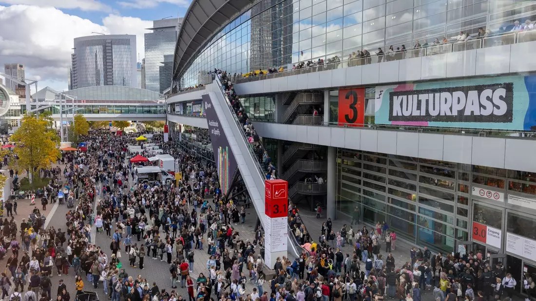 Die Frankfurter Buchmesse bleibt auf dem Messegelände der Mainmetropole. - Bild: Helmut Fricke/dpa
