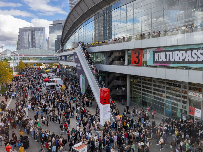 Die Frankfurter Buchmesse bleibt auf dem Messegelände der Mainmetropole. - Foto: Helmut Fricke/dpa
