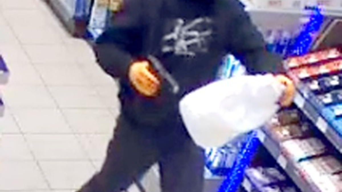 POL-KS: Öffentlichkeitsfahndung mit Fotos nach bewaffnetem Raubüberfall auf Tankstelle in Habichtswald-Ehlen: Polizei erbittet Hinweise - Foto: presseportal.de