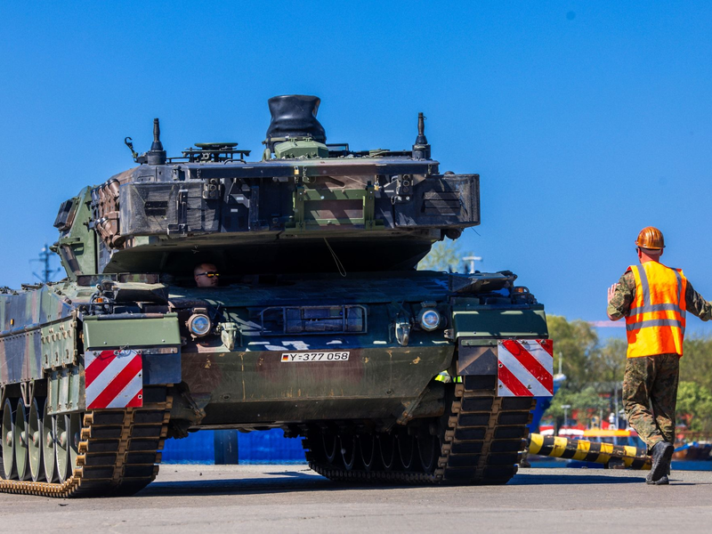 Anderthalb Wochen übten Reservisten der Bundeswehr den Schutz und die Sicherung verteidigungswichtiger Infrastruktur. - Foto: Jens Büttner/dpa