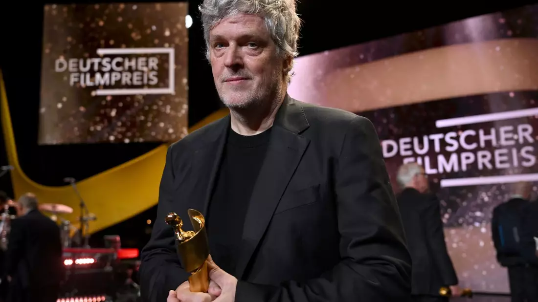 Der Film «Sterben» von Regisseur Matthias Glasner ist mit der Lola in Gold ausgezeichnet worden. - Bild: Sebastian Christoph Gollnow/dpa