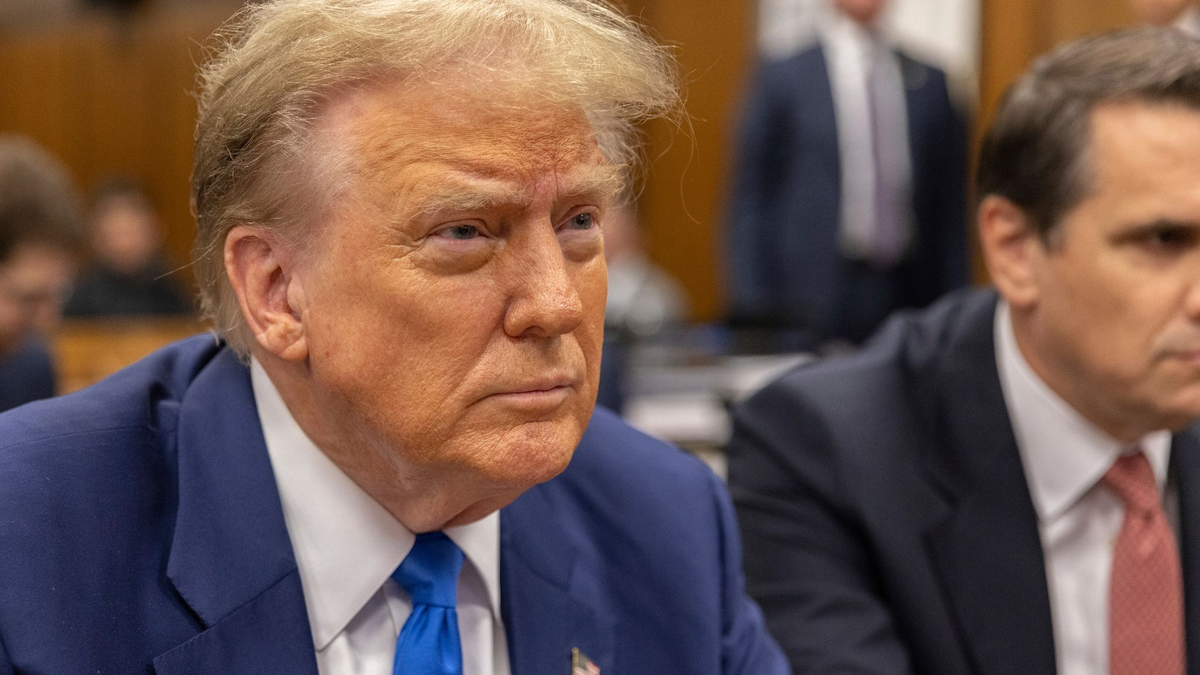 Donald Trump erscheint vor seinem Prozess in Manhattan. - Foto: Jeenah Moon/POOL Bloomberg/AP/dpa