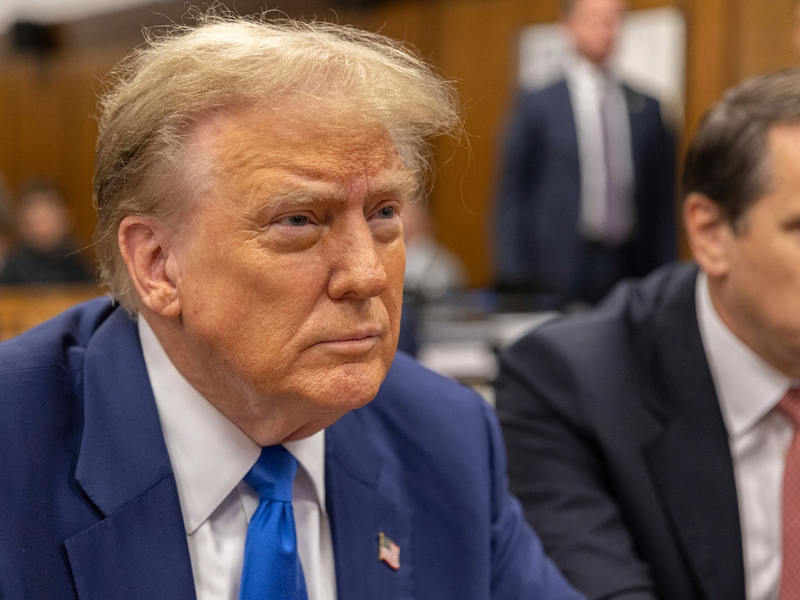 Donald Trump erscheint vor seinem Prozess in Manhattan. - Foto: Jeenah Moon/POOL Bloomberg/AP/dpa