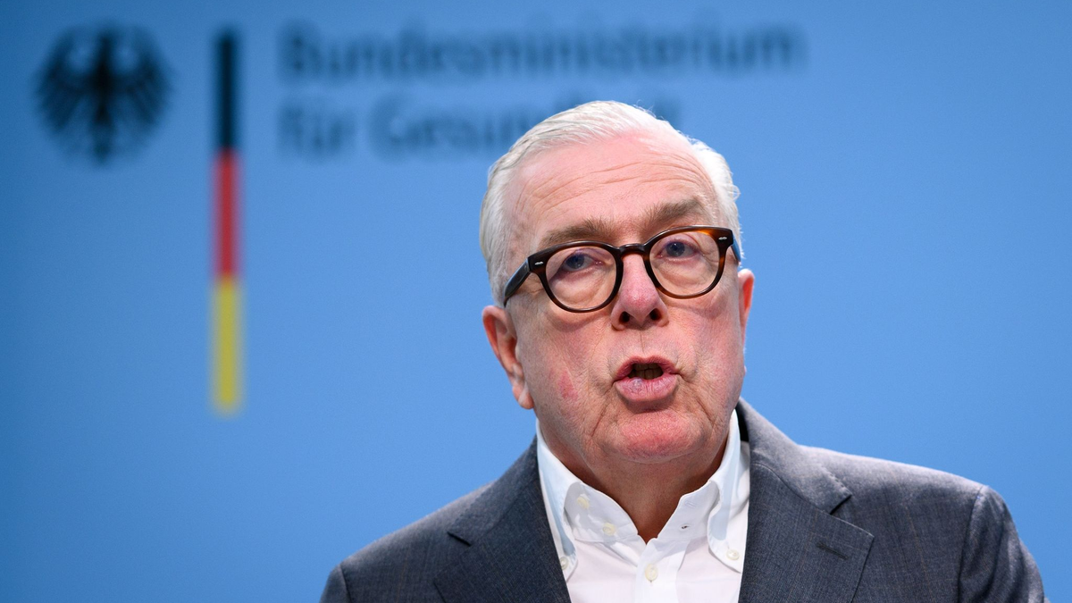 Ärztepräsident Klaus Reinhardt fordert eine stärkere Steuerung der Patientinnen und Patienten bei Behandlungen in Praxen und Kliniken. - Foto: Bernd von Jutrczenka/dpa