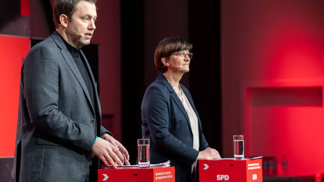 Erst die CSU, dann die SPD. Jetzt muss nur noch die CDU den Verhandlungen über eine schwarz-rote Regierung zustimmen. - Bild: Bernd von Jutrczenka/dpa