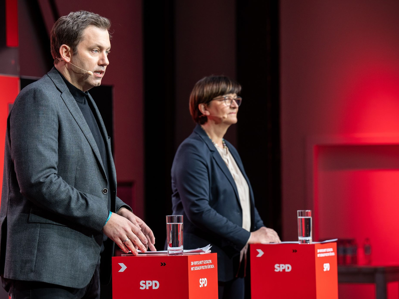 Erst die CSU, dann die SPD. Jetzt muss nur noch die CDU den Verhandlungen über eine schwarz-rote Regierung zustimmen. - Foto: Bernd von Jutrczenka/dpa