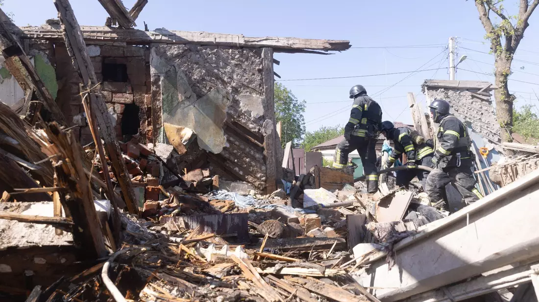 Bei einem Drohnenangriff auf Charkiw wurden mindestens sieben Menschen verletzt. (Archivbild) - Bild: Yevhen Titov/ZUMA Press Wire/dpa