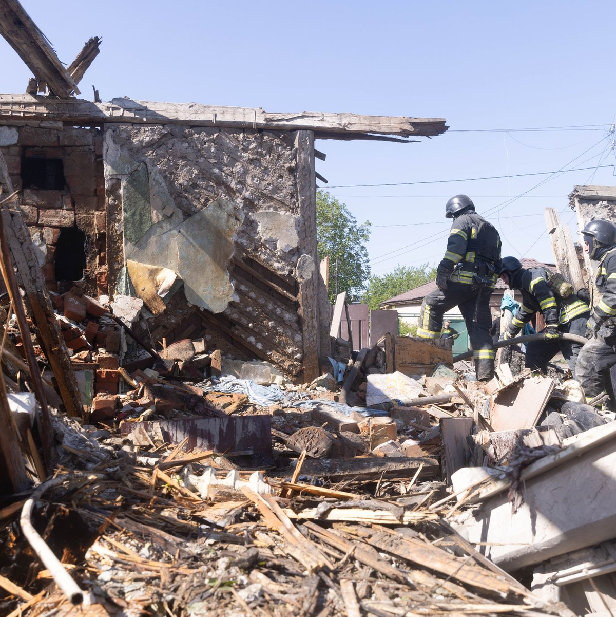 Von den Angriffen sind auch Wohnhochhäuser betroffen. - Foto: Yevhen Titov/ZUMA Press Wire/dpa