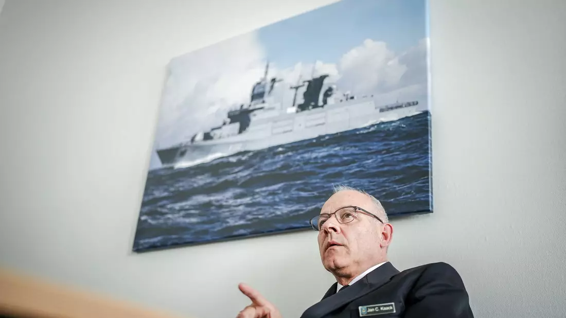 Marine-Inspekteur Christian Kaack dankte der Besatzung der Fregatte «Hessen» nach dem Kampfauftrag im Roten Meer für ihren Einsatz. - Bild: Kay Nietfeld/dpa