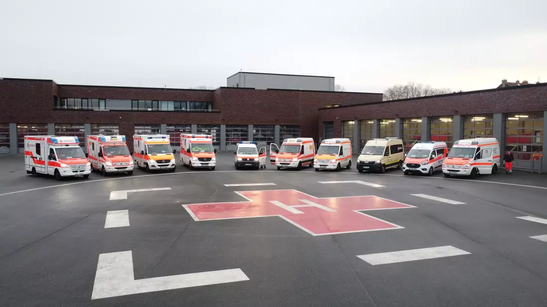 FW-E: Rettungsdienst der Stadt Essen führt Stellprobe auf dem Messegelände durch - 120 Kräfte im Einsatz - Bild: presseportal.de