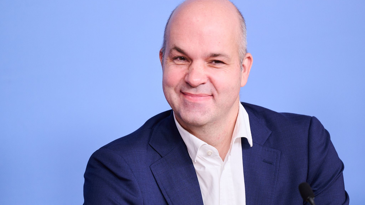 Marcel Fratzscher erklärt, wie die Gender Pay Gap geschlossen werden kann. - Foto: Annette Riedl/dpa