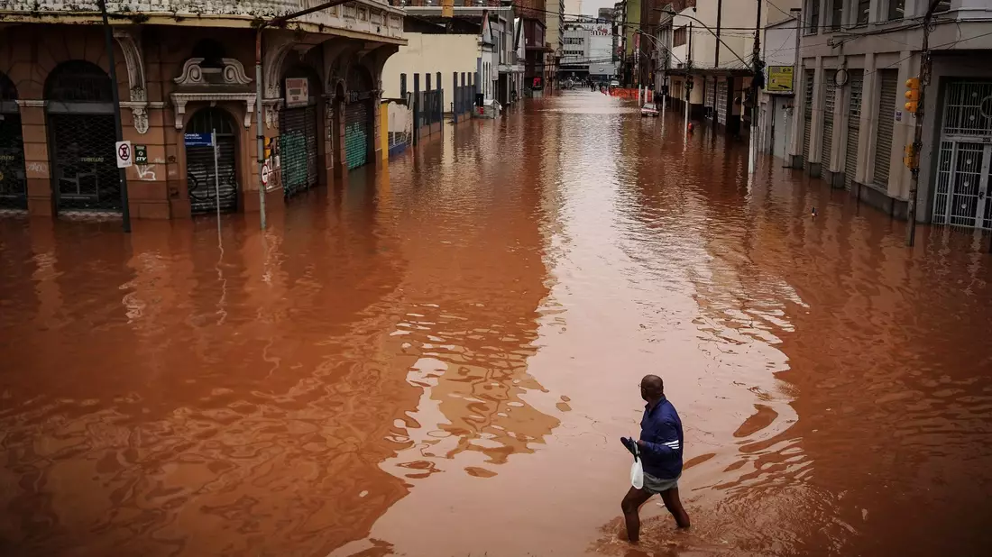 Besonders hart traf es die Stadt Canoas. - Bild: Carlos Macedo/AP/dpa