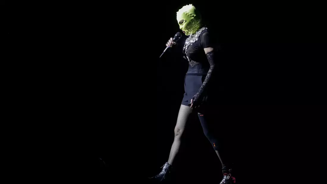 Die US-Sängerin Madonna wird ihre Tournee mit einem kostenlosen Konzert am Strand der Copacabana in Rio de Janeiro abschließen. - Bild: Bruna Prado/AP/dpa