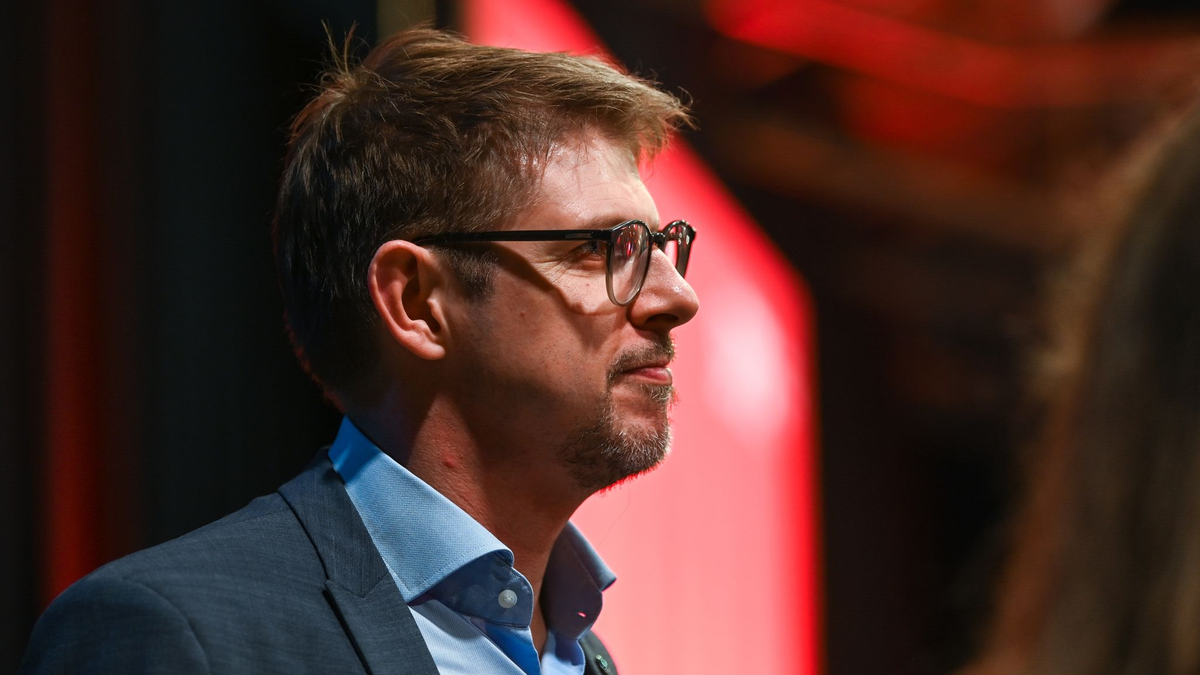 Europaabgeordneter Matthias Ecke im Juni 2023 auf dem Landesparteitag der SPD Sachsen in Chemnitz. - Foto: Heiko Rebsch/dpa