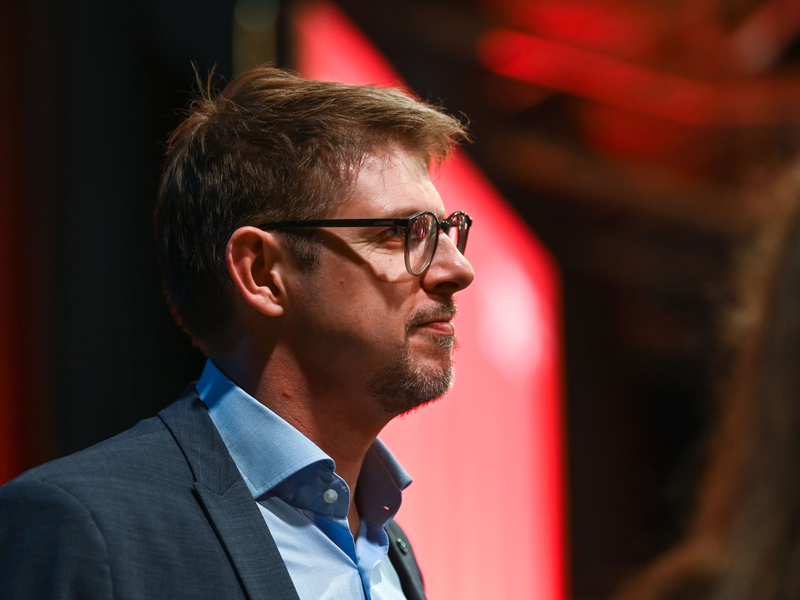 Europaabgeordneter Matthias Ecke im Juni 2023 auf dem Landesparteitag der SPD Sachsen in Chemnitz. - Foto: Heiko Rebsch/dpa