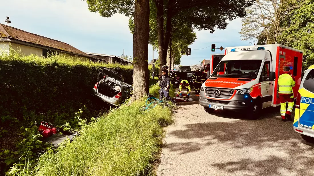 FW-DO: Verkehrsunfall in Dortmund-Hörde - Feuerwehr befreit Fahrer aus dem PKW - Bild: presseportal.de