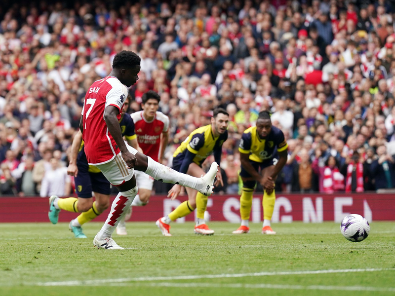 Brachte Arsenal gegen Bournemouth per Elfmeter in Führung: Bukayo Saka. - Foto: Adam Davy/PA Wire/dpa