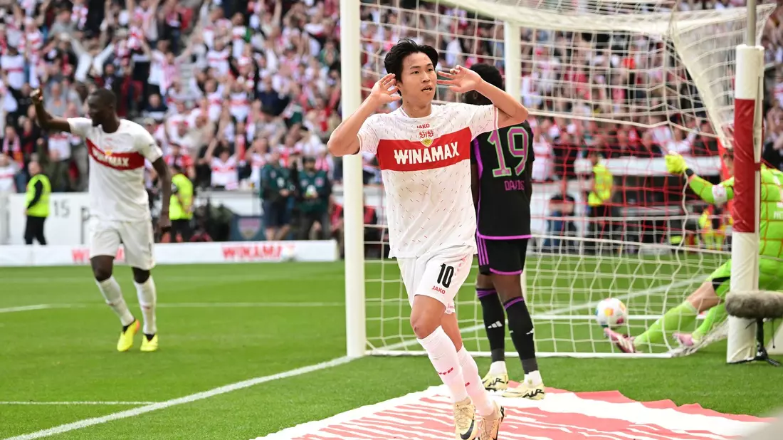 Torschütze Wooyeong Jeong und der VfB feierten gegen die Bayern einen Sieg. - Bild: Bernd Weißbrod/dpa