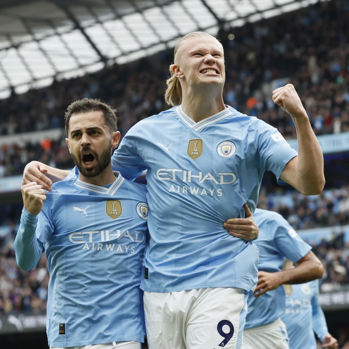 Überragte beim 5:1 gegen Wolverhampton mit einem Viererpack: City-Stürmer Erling Haaland (r). - Foto: Richard Sellers/PA Wire/dpa