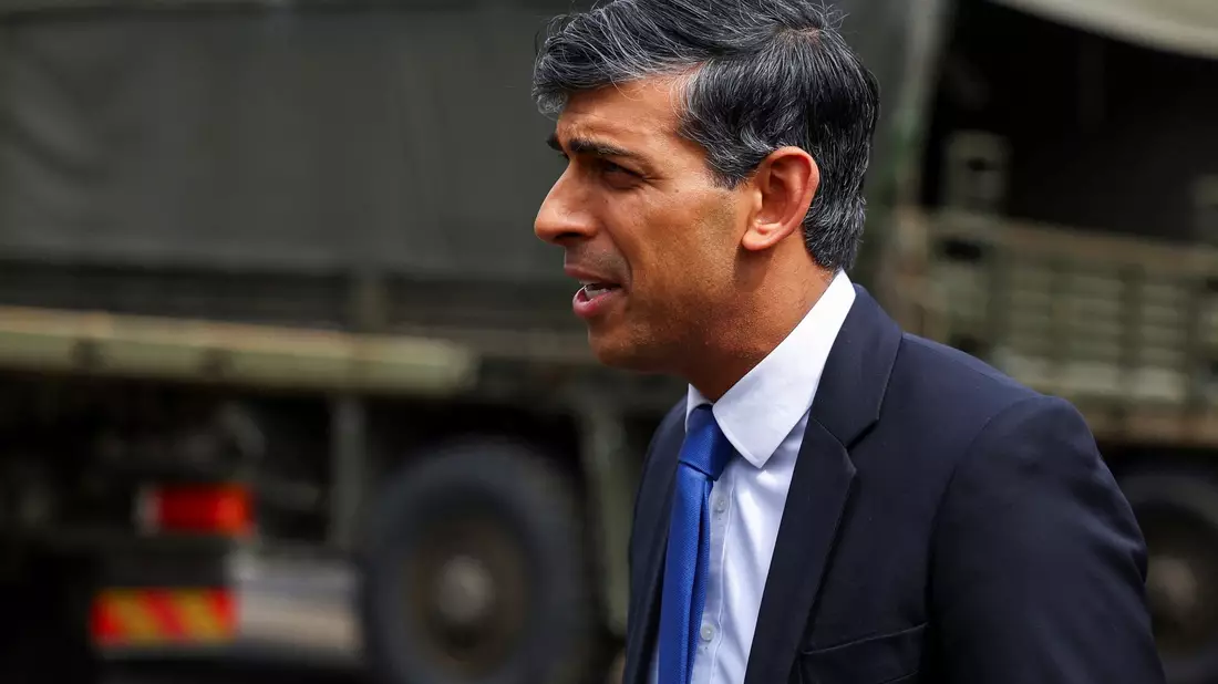 Großbritanniens Premier Rishi Sunak muss einige Niederlagen verkraften. - Bild: Molly Darlington/REUTERS Pool/AP/dpa