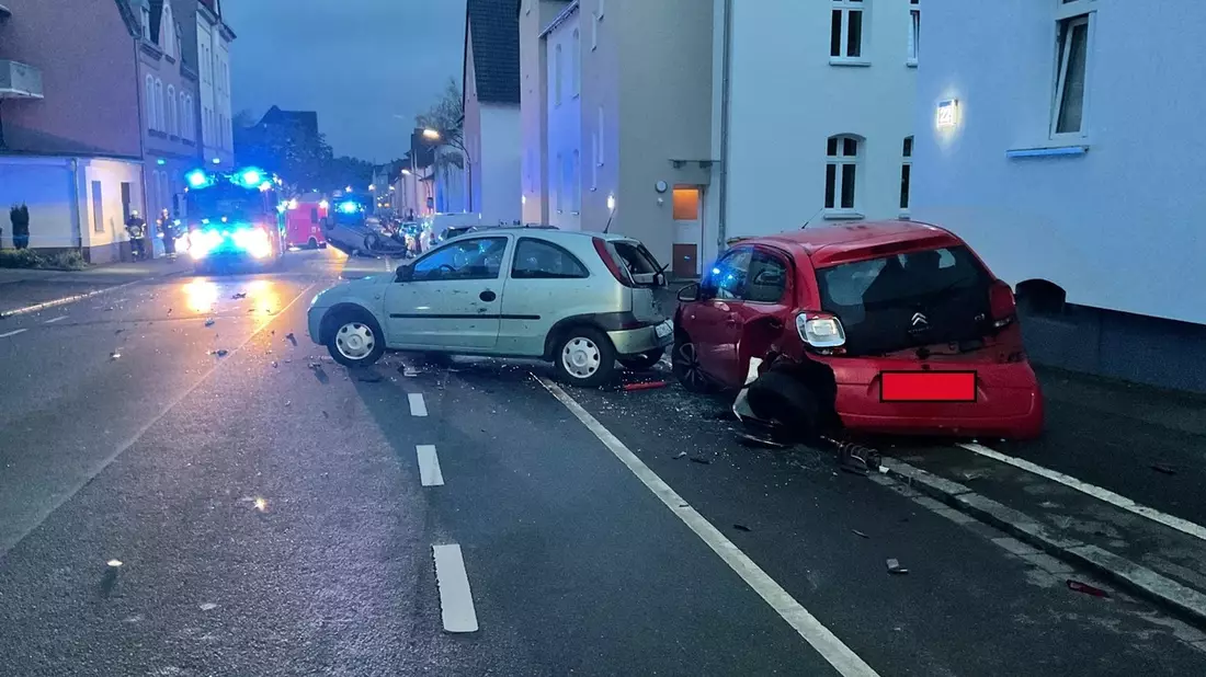 FW-DO: Unfall in Mengede / PKW landet auf dem Dach - Bild: presseportal.de