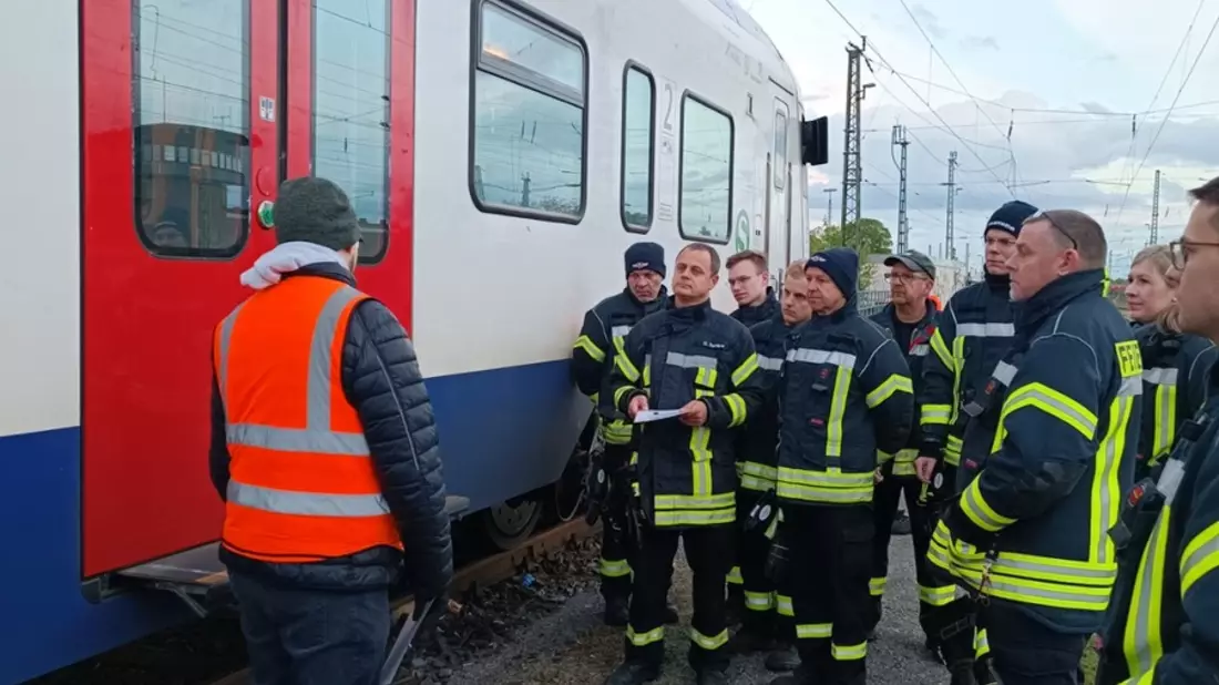 FW Celle: Sonderdienst mit Schwerpunkt Schienenfahrzeuge - Bild: presseportal.de