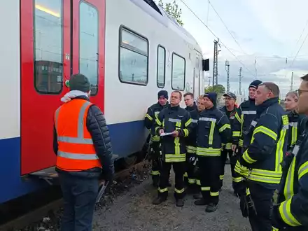 FW Celle: Sonderdienst mit Schwerpunkt Schienenfahrzeuge - Foto: presseportal.de