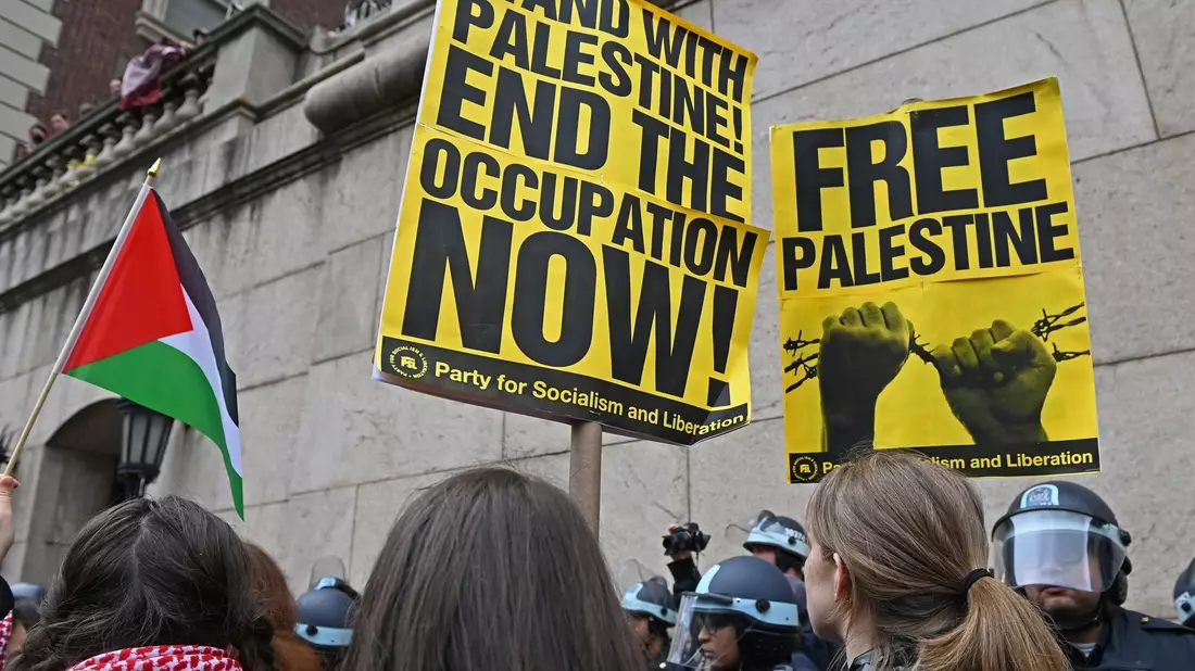 Palästinensische Unterstützer protestierten in der Nähe der Columbia University. - Bild: Andrea Renault/ZUMA Press Wire/dpa