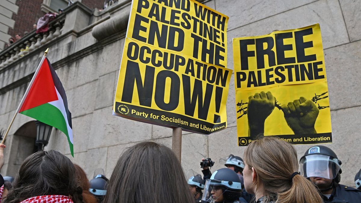 Palästinensische Unterstützer protestierten in der Nähe der Columbia University. - Foto: Andrea Renault/ZUMA Press Wire/dpa
