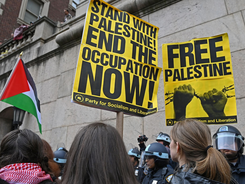 Palästinensische Unterstützer protestierten in der Nähe der Columbia University. - Foto: Andrea Renault/ZUMA Press Wire/dpa