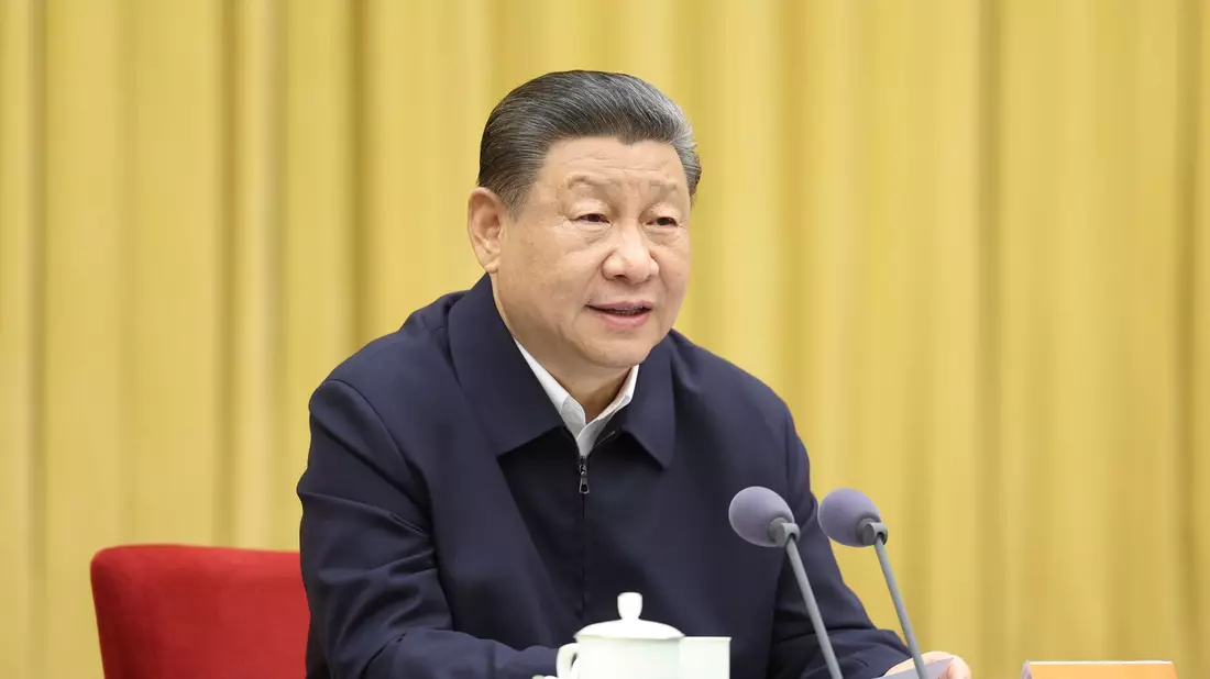 Chinas Staats- und Parteichef Xi Jinping hat seine Europareise begonnen. - Bild: Ju Peng/XinHua/dpa
