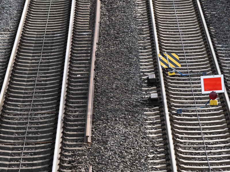 Die neue DB-Gesellschaft InfraGo hat kürzlich angekündigt, für 2024 und 2025 die Trassengebühren um durchschnittlich rund sechs Prozent anzuheben. - Foto: Sebastian Gollnow/dpa