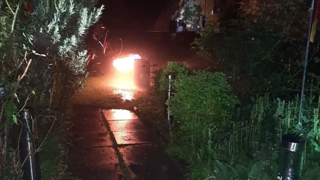 FW-E: Propangasflasche fängt Feuer - Schnelle Reaktion verhindert Schlimmeres - Bild: presseportal.de
