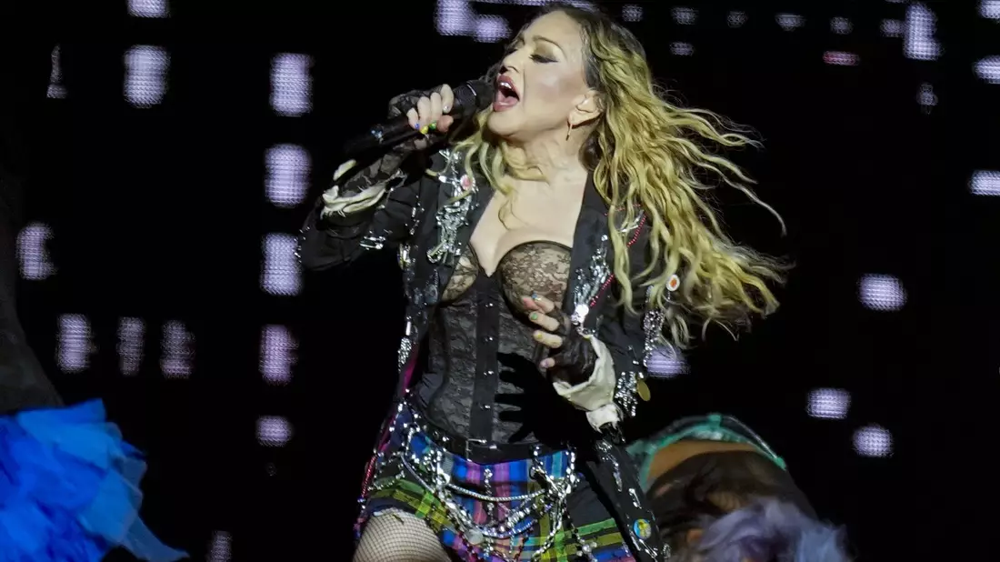 Madonna will eine große Summe für ein Jugend-Projekt in Pompeji spenden. - Bild: Silvia Izquierdo/AP