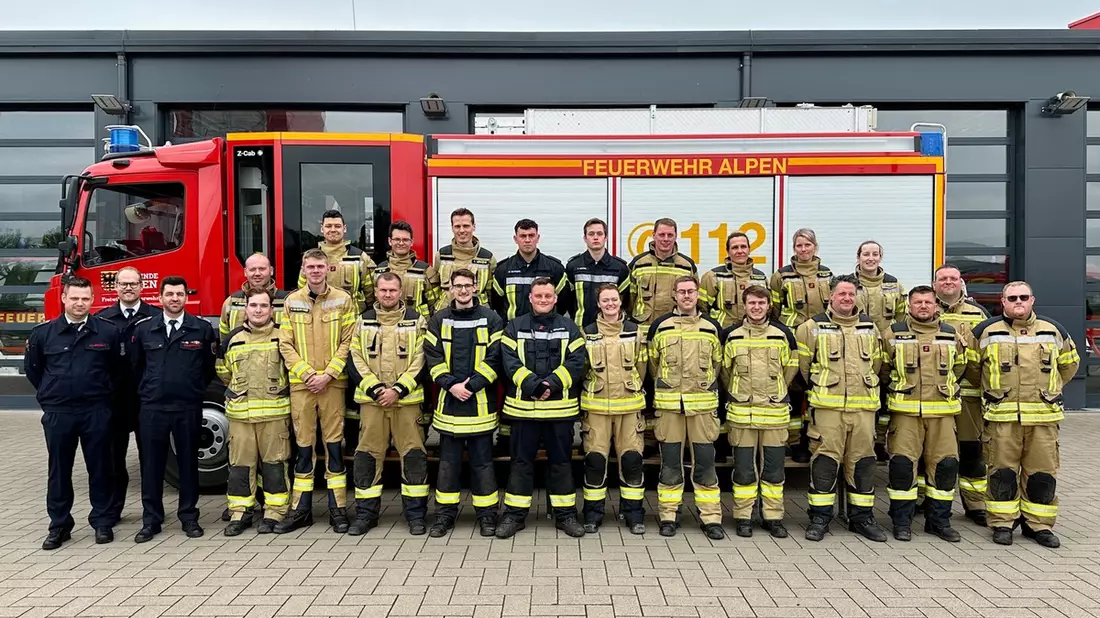 FW Sonsbeck: Interkommunale Ausbildung der Feuerwehren Alpen, Sonsbeck und Xanten - Bild: presseportal.de
