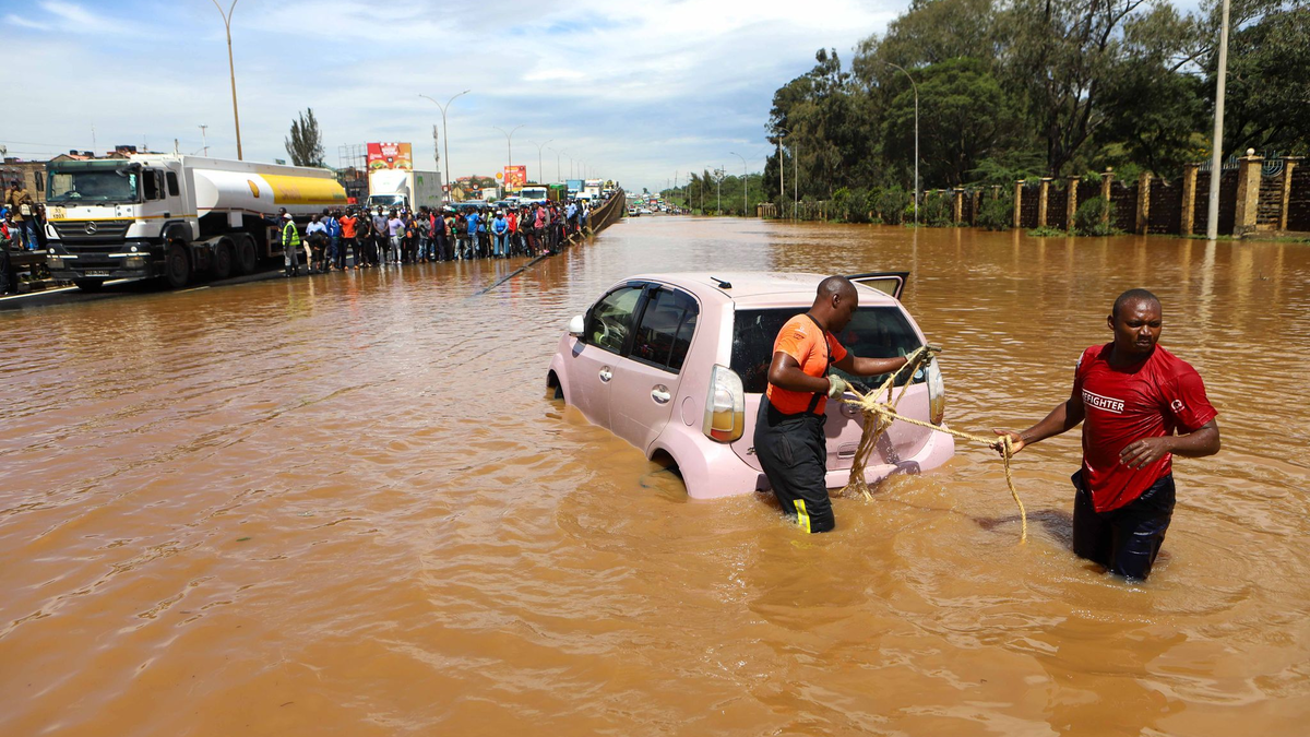 Starker Regen und Überschwemmungen machen nach Angaben des UN-Nothilfebüros OCHA seit März den Ländern Tansania, Burundi, Kenia, Somalia, Ruanda und weiteren Teilen Ostafrikas schwer zu schaffen. - Foto: Joy Nabukewa/XinHua/dpa