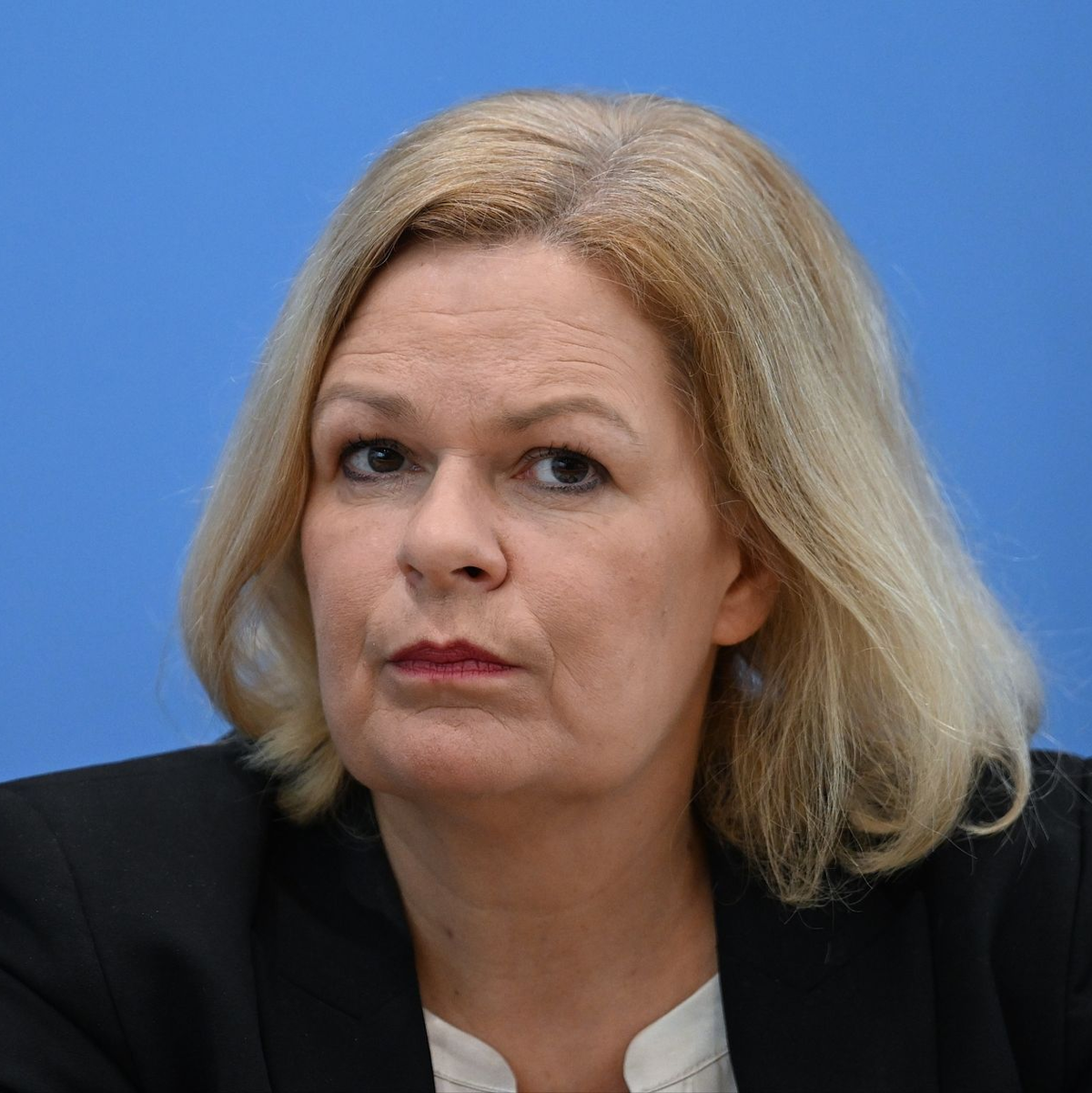 Bundesinnenministerin Nancy Faeser (SPD) und ihre Kolleginnen und Kollegen wollen sich darüber austauschen, wie die Sicherheit der europäischen Seehäfen im Kontext der Drogenkriminalität gestärkt werden kann. - Foto: Britta Pedersen/dpa