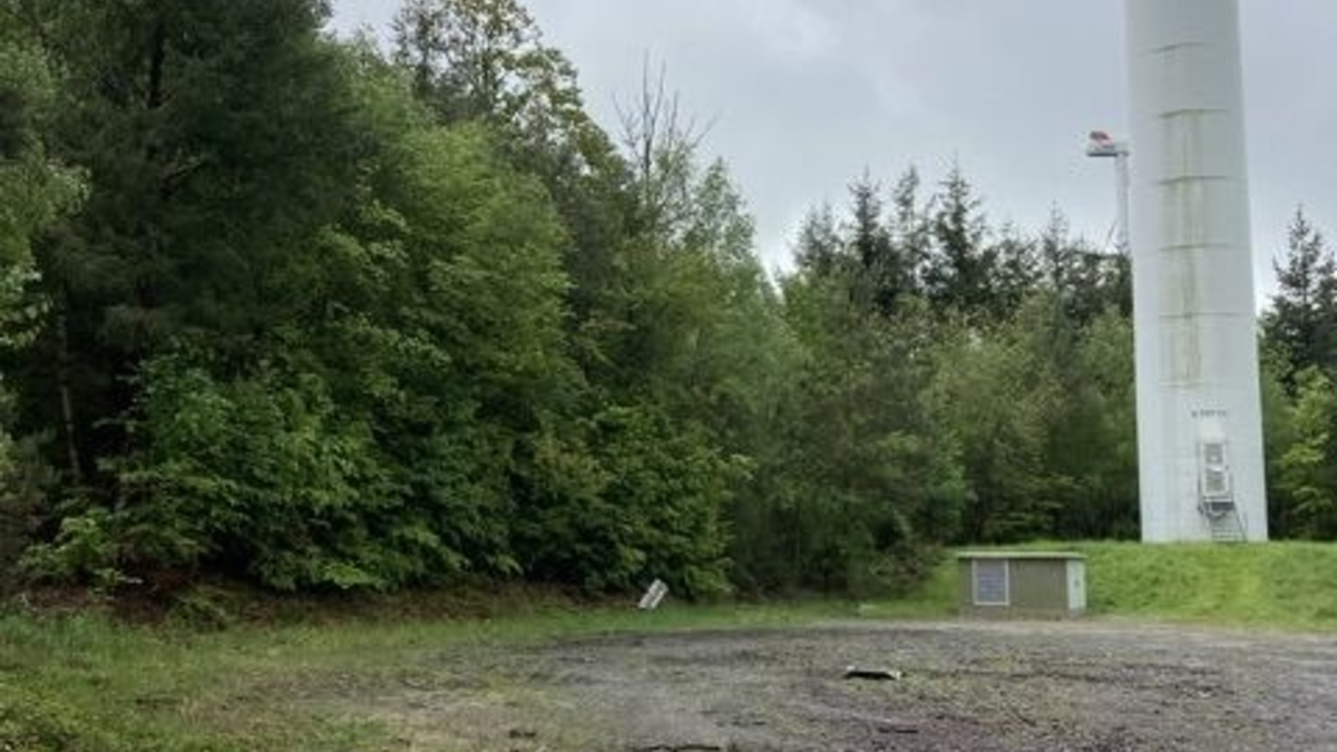 POL-DA: Windpark Hainhaus: Windkraftanlage verliert Bauteile -sofortige Stilllegung erfolgt- - Foto: presseportal.de