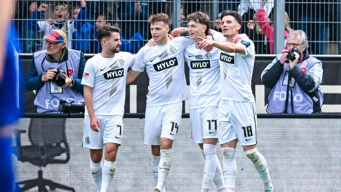 Die SV Elversberg besiegte Hertha BSC im Heimspiel. - Bild: Silas Schueller/DeFodi Images/dpa