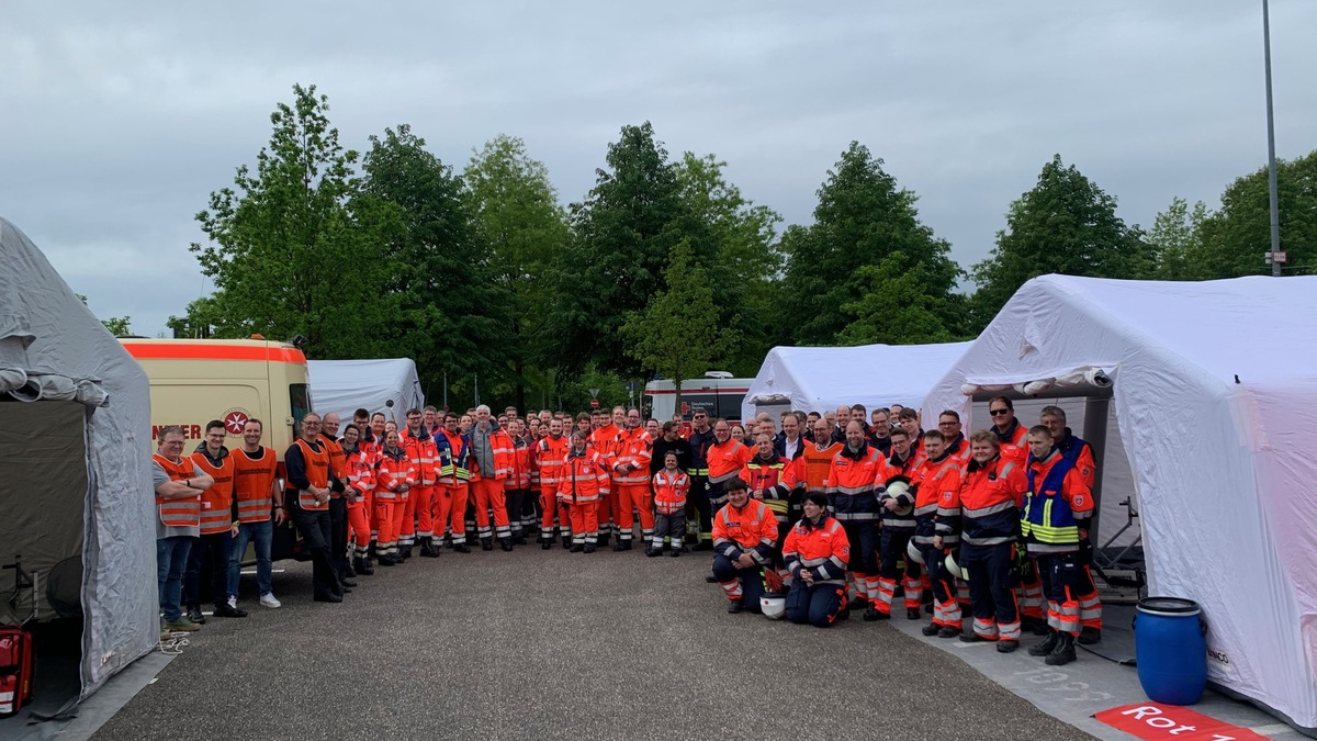 FW-MG: Aufbauübung des Behandlungsplatzes BHP-B 50 NRW - Foto: presseportal.de