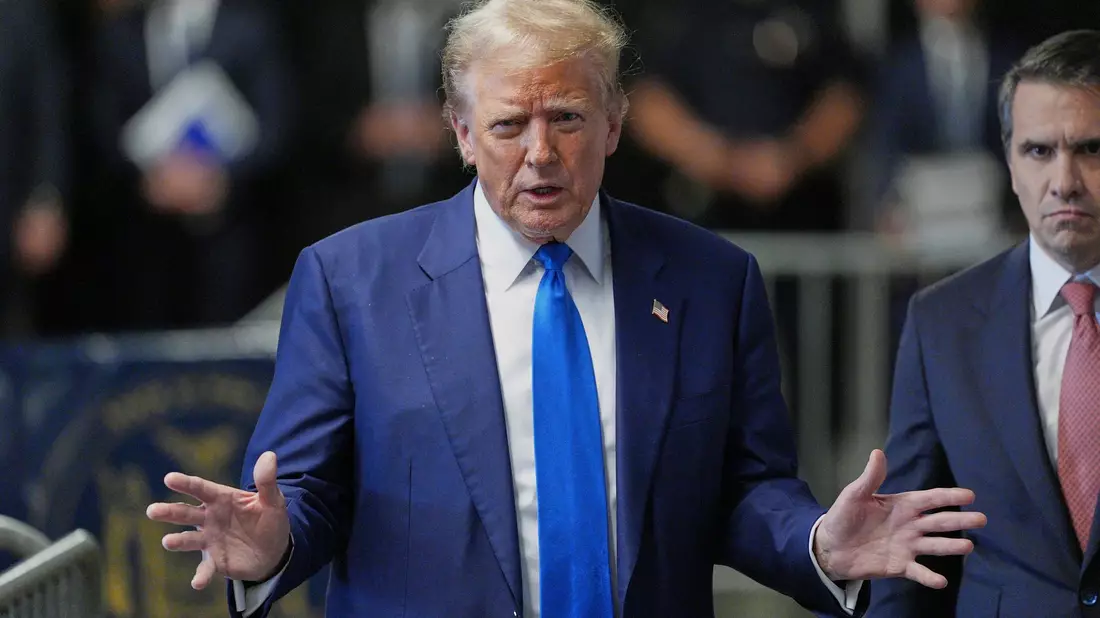 «Diese Leute leiten eine Gestapo-Regierung», soll der ehemalige US-Präsident Donald Trump über Joe Bidens Regierung gesagt haben. - Bild: Curtis Means/DailyMail.com Pool via AP/dpa