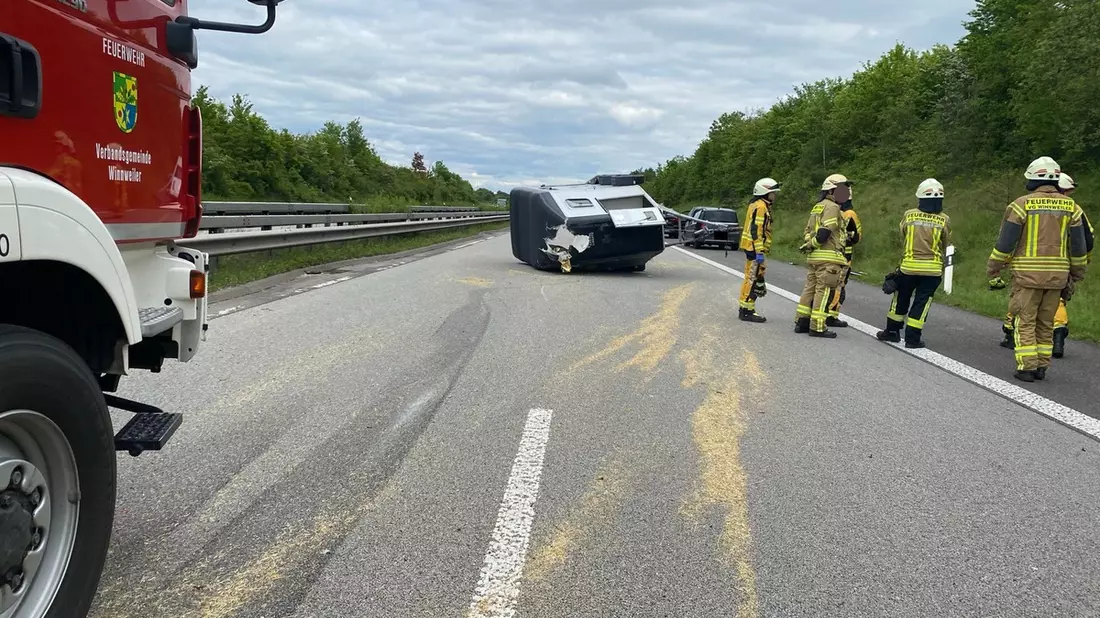 POL-PDKL: Pferdeanhänger verunglückt auf A63 - Bild: presseportal.de